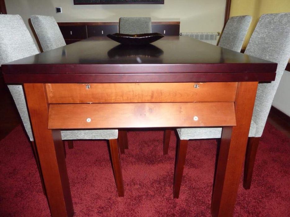 Mesa extensível e 6 cadeiras