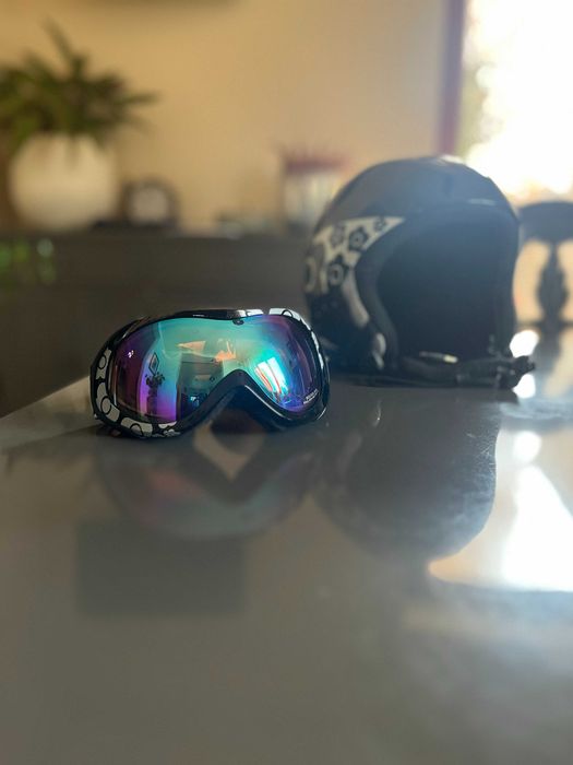 kask narciarski damski z goglami