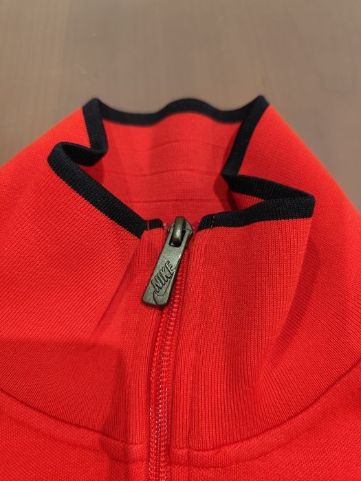 Casaco de treino/casual oficial da Seleção Francesa de Futebol (FFF - Fédération Française de Football), fabricado pela Nike.