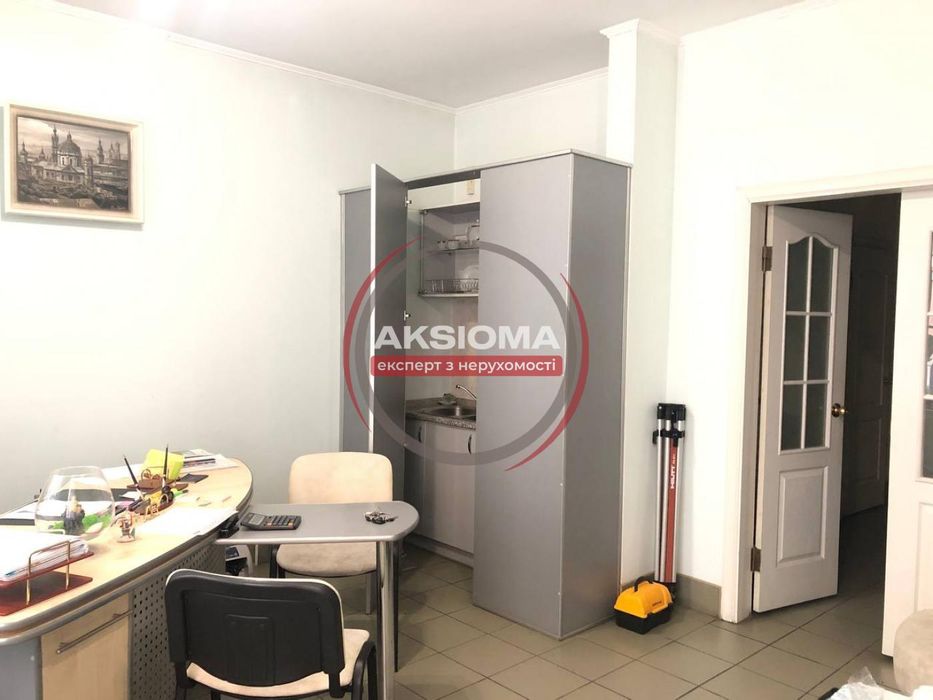 Продаж комерції в центрі міста--у