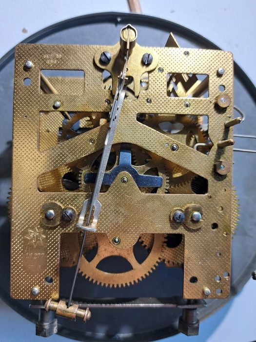 Gabinetowy zegar wiszący Junghans