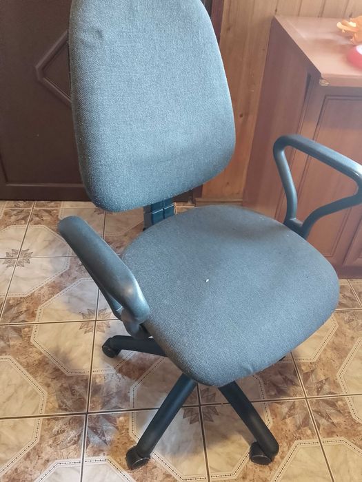 Białe biurko do nauki