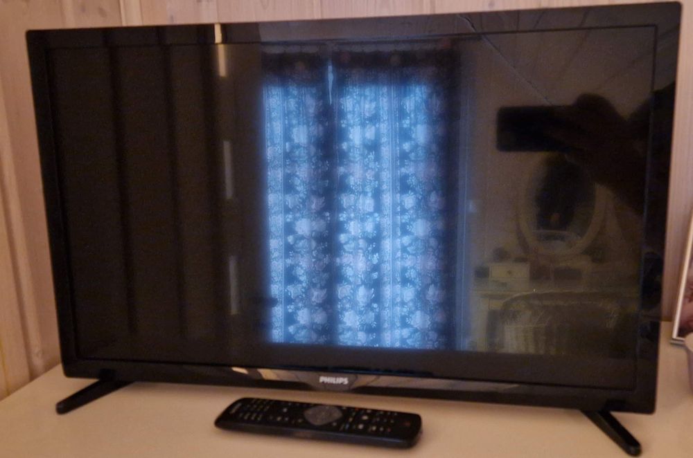 Telewizor LED Philips 24PHH4000/88 24" HD Ready czarny