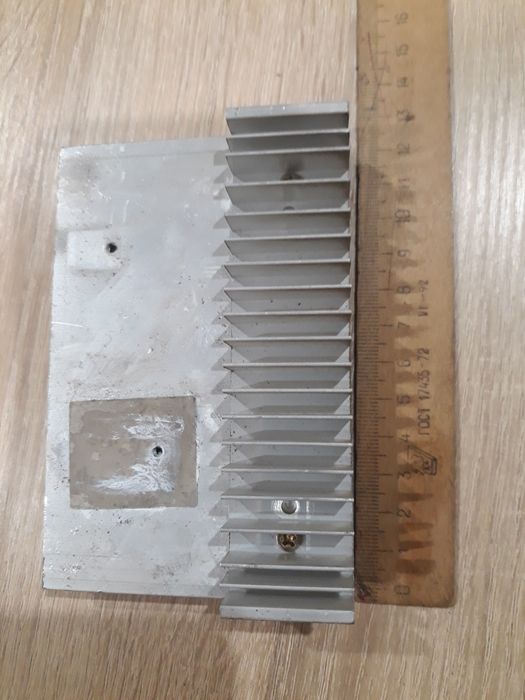 Радиатор аллюминевый . Предохранители с колодками