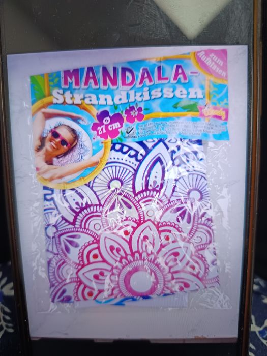 Nowa poduszka do basenu pod głowę nad jeziora