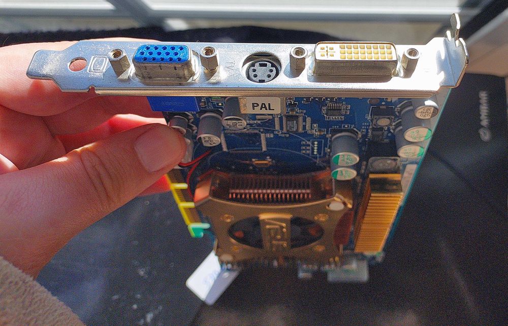 Placa gráfica GeForce FX5900 com 128Mbytes AGP64550438912515124