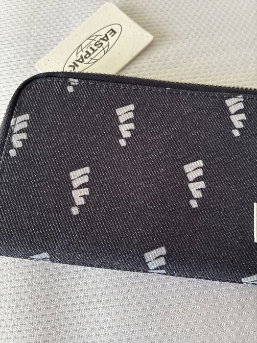 Carteira de senhora Eastpak original nova com etiqueta