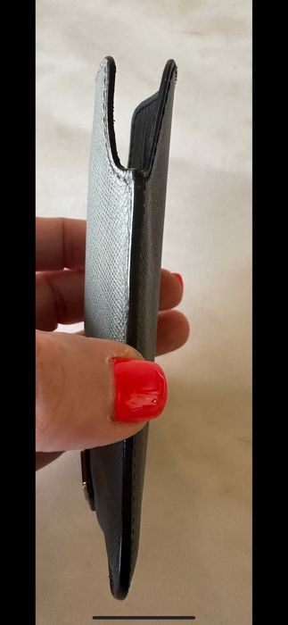 Bolsa em pele cinzenta da Prada