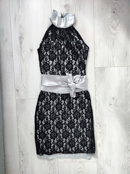 Elegancka koronkowa satynowa czarna srebrna sukienka do kolan r. 36