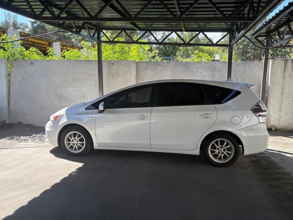 Продаж Toyota Prius V  Продам Тойота приус+