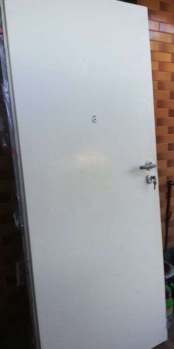 Skrzydła drzwiowe białe z klamkami,różne