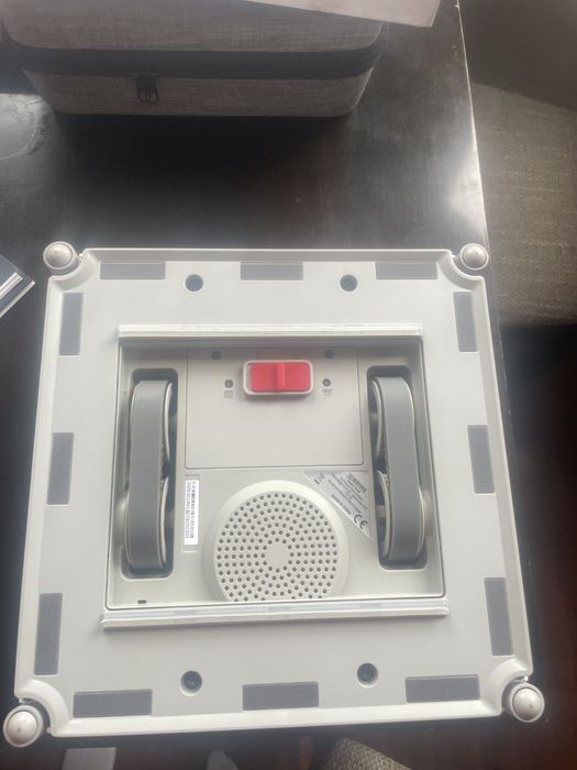 Bezprzewodowy robot do mycia szyb, okien ECOVACS Winbot X