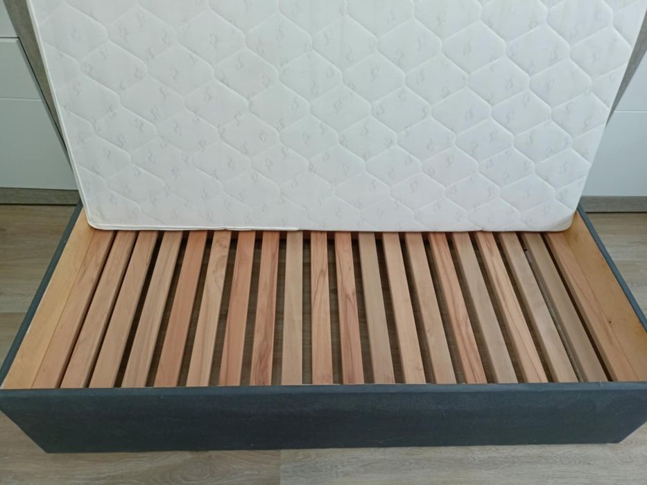 Łóżko dziecięce jak nowe z materacem