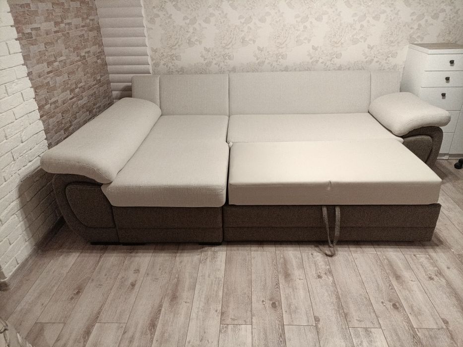 Мягкий угол с оттоманкой