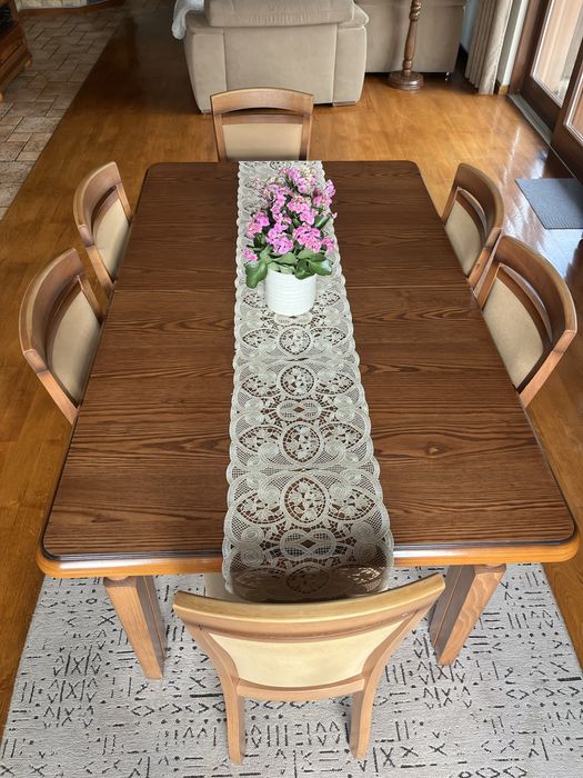 Stół rozkładany z krzesłami