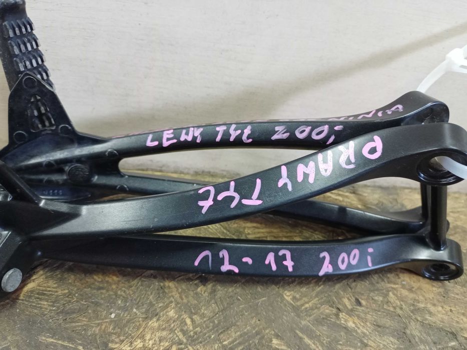 Kawasaki Ninja Zx6R Ninja 636 set podnóżek prawy lewy tył oryginał