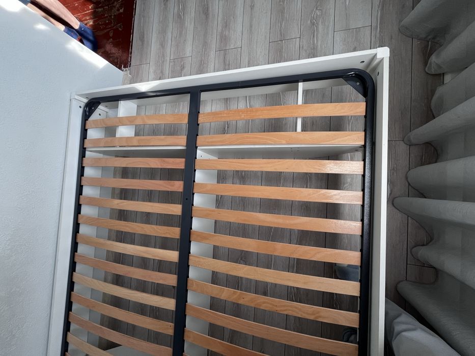 Кровать б/у в хорошем состояни.