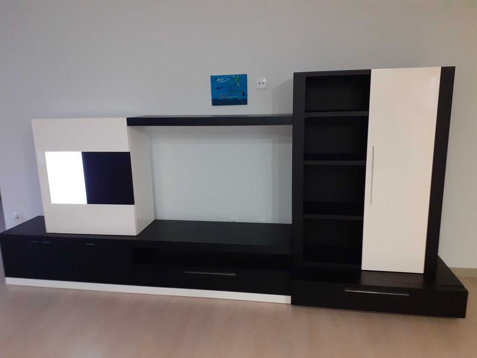 Móvel de sala com garrafeira