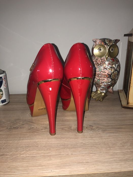 Sapato vermelho ferrari