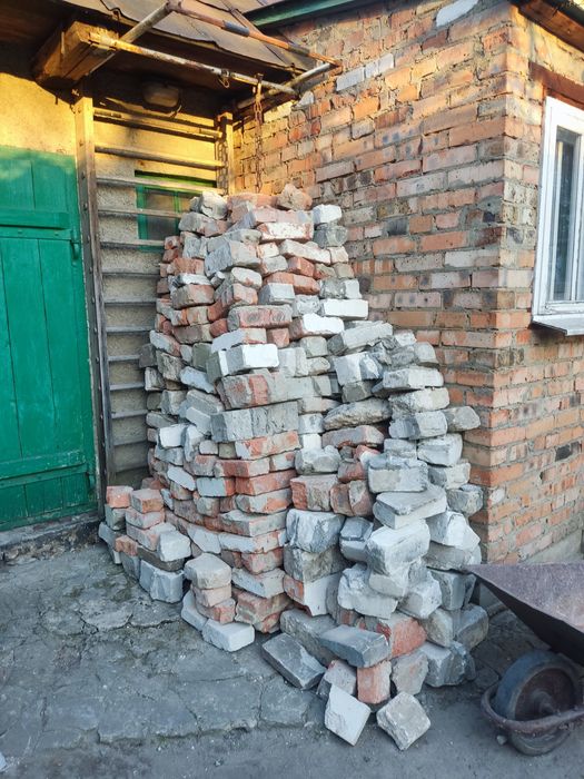 Бій цегли на вимостку.