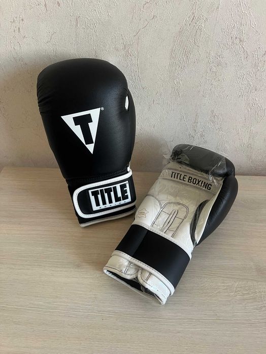 Боксерские перчатки TITLE Boxing Pro Style Leather Training Gloves 3.0