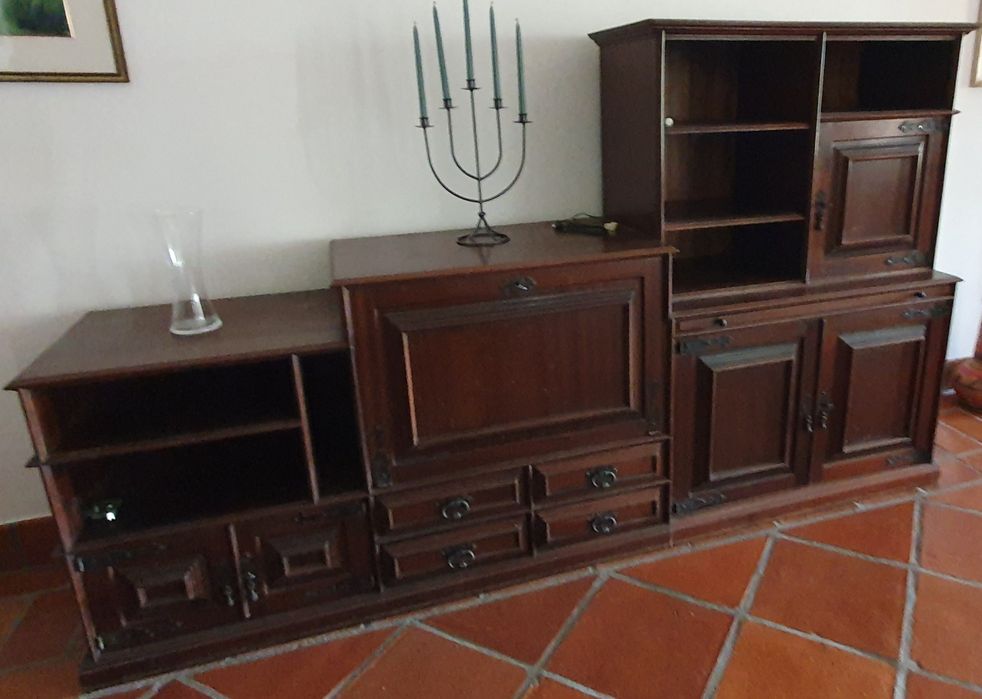 Armário de sala em madeira maciça