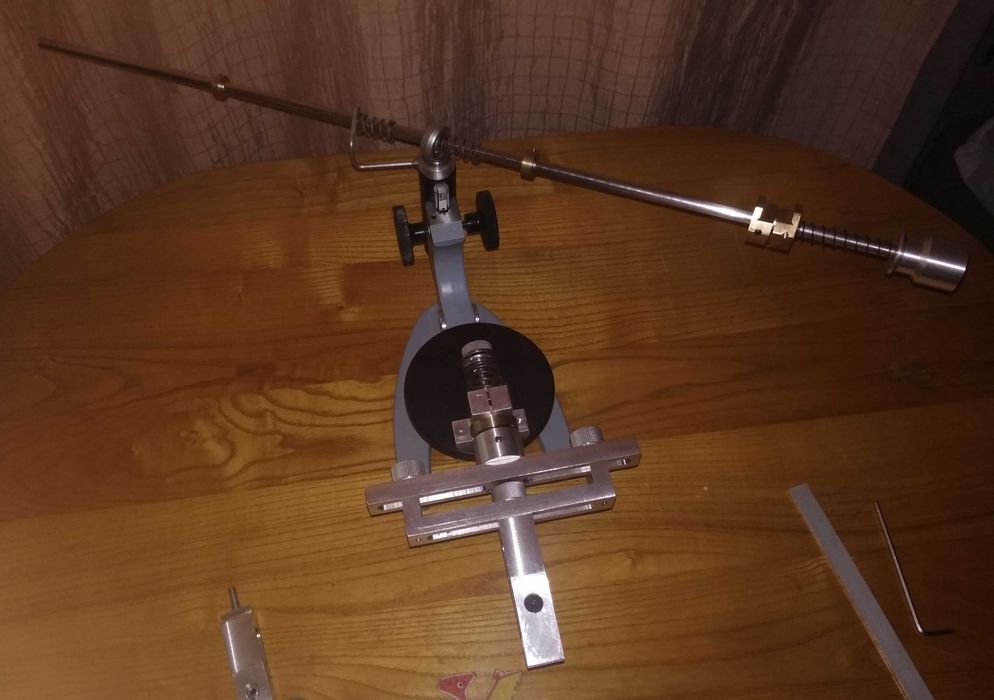 Станок для заточки ножей с поворотным механизмом