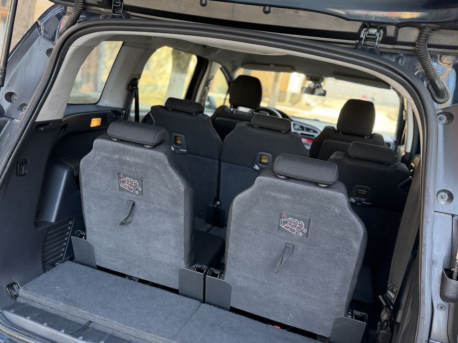 Пежо 5008 - 7 Мість