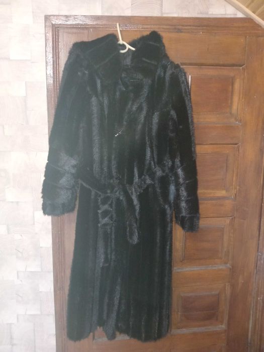 Продам шубу жіночу.