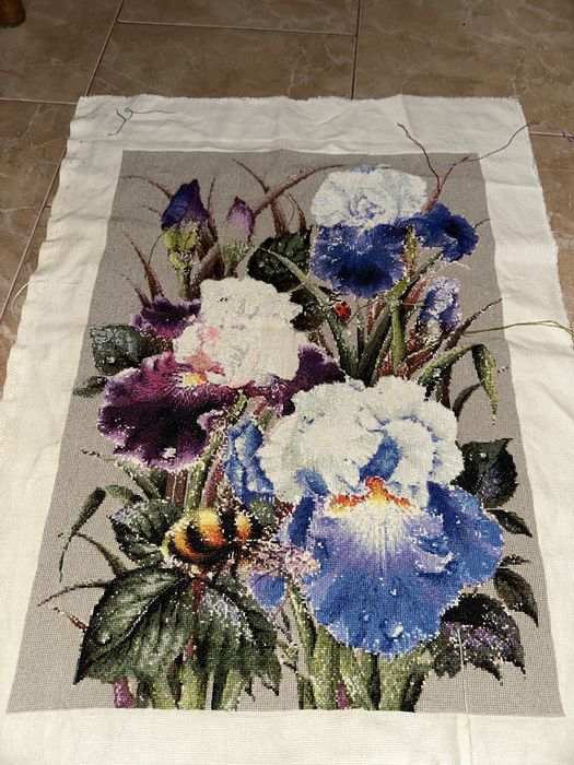 Картина вишита нитками.