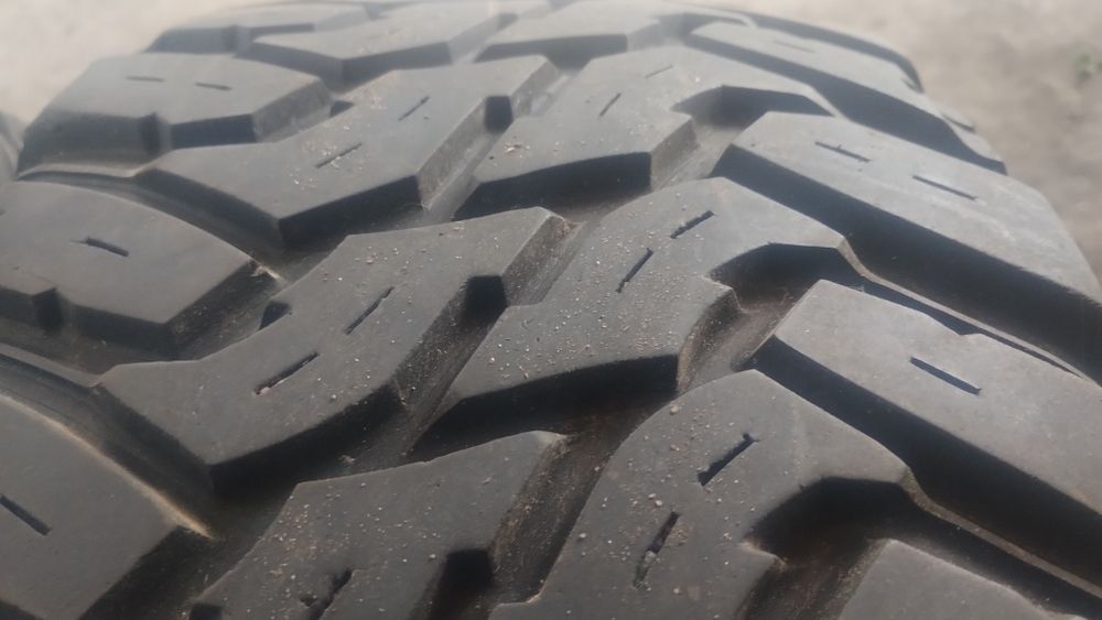 285/70/17 Cooper discoverer stt