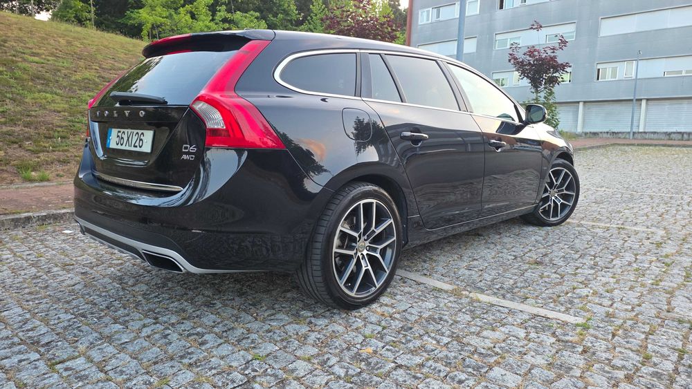 Volvo V60 D6 2.4 Plug-In Hybrid Summum – Full Extras – Estado Impecável