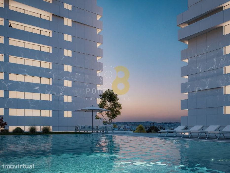 T4 Novo com Varandas, Garagem e Vistas Desafogadas - Requesende