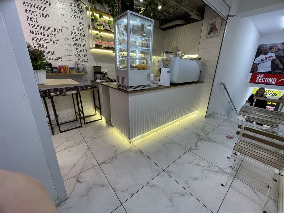 Терміново! КАВ'ЯРНЯ - 4 роки, фасадний вхід
