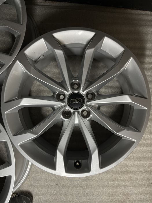Диски R18 5x112 Et40 8J. Audi A3 A4 A6 A8 Q3 Q5. VW Passat Tiguan Cc