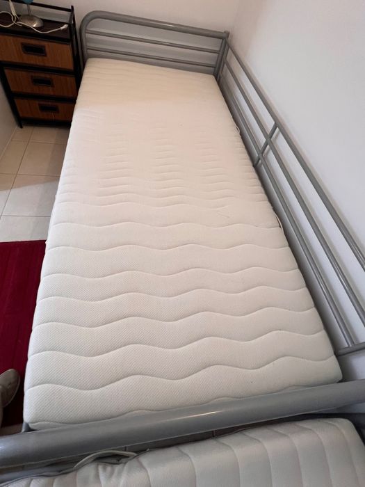 Cama solteiro com colchão (2 unidades)