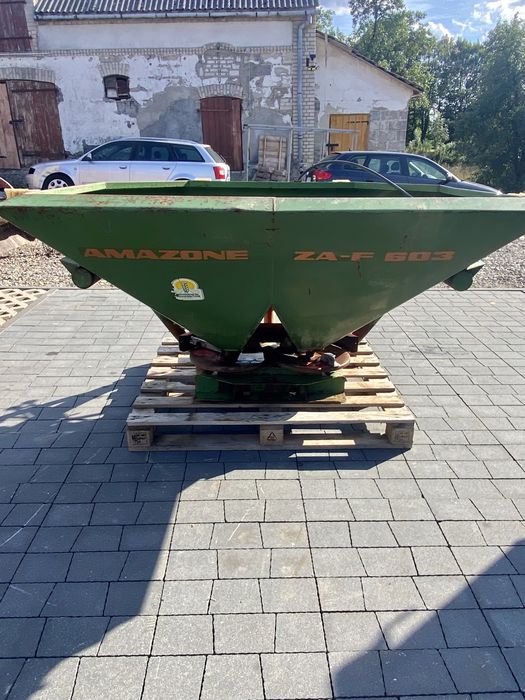 Rozsiewacz do nawozów Amazone Zaf-603 600 litrów z Niemiec