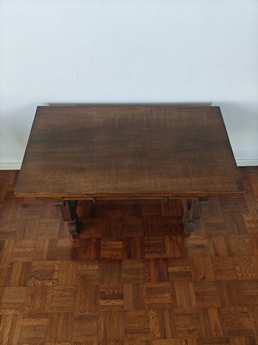 Mesa de centro com gavetas