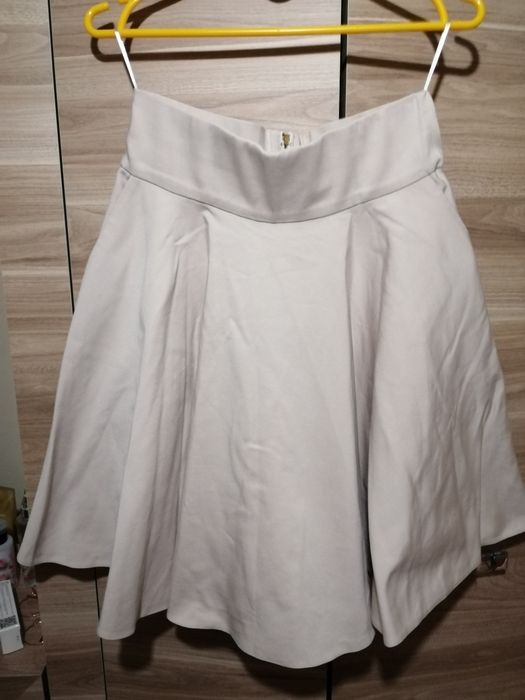 Spódnica rozkloszowana do kolan