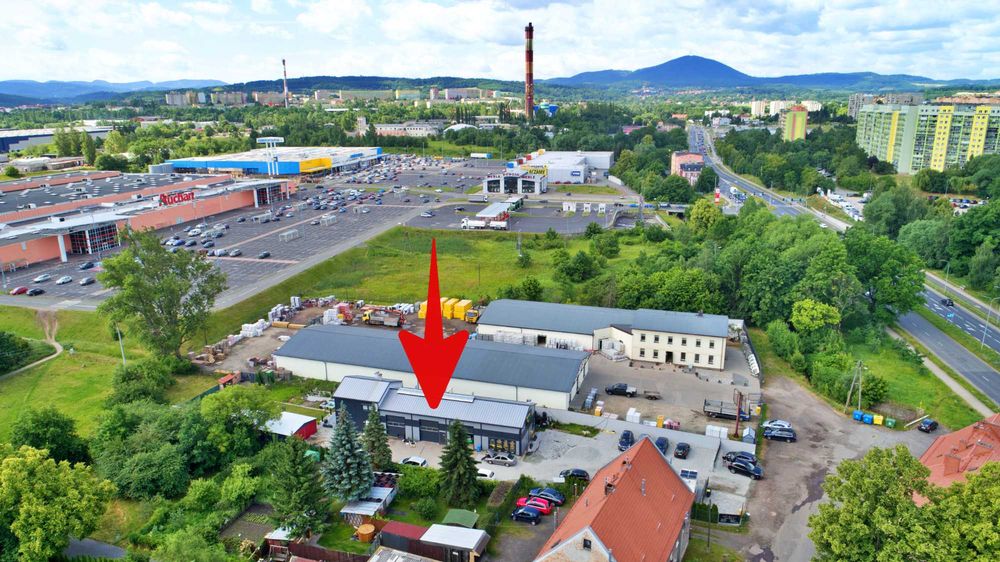 Warsztat samochodowy plus nowoczesne mieszkanie z ogrodem w Wałbrzychu.
