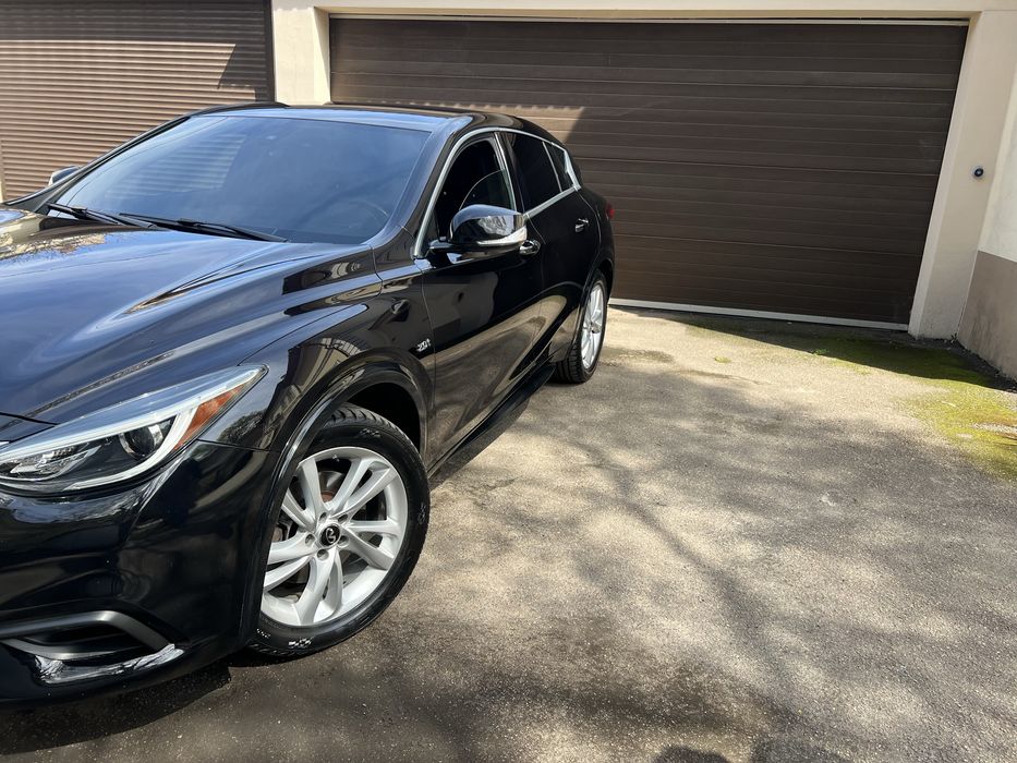 Продам Infiniti QX30