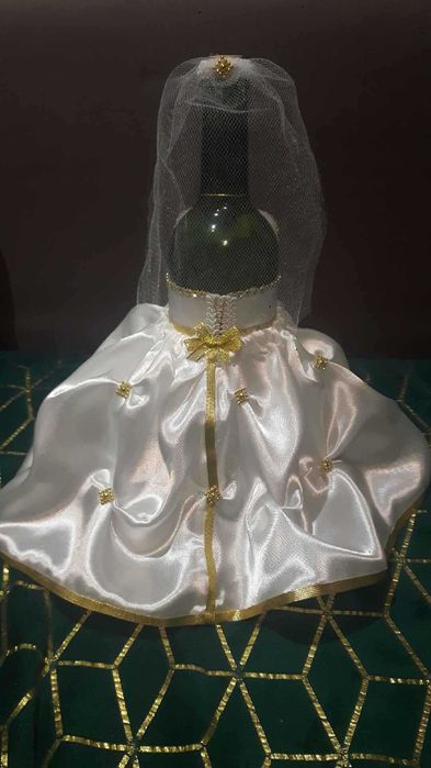 Suknia i garnitur na butelke