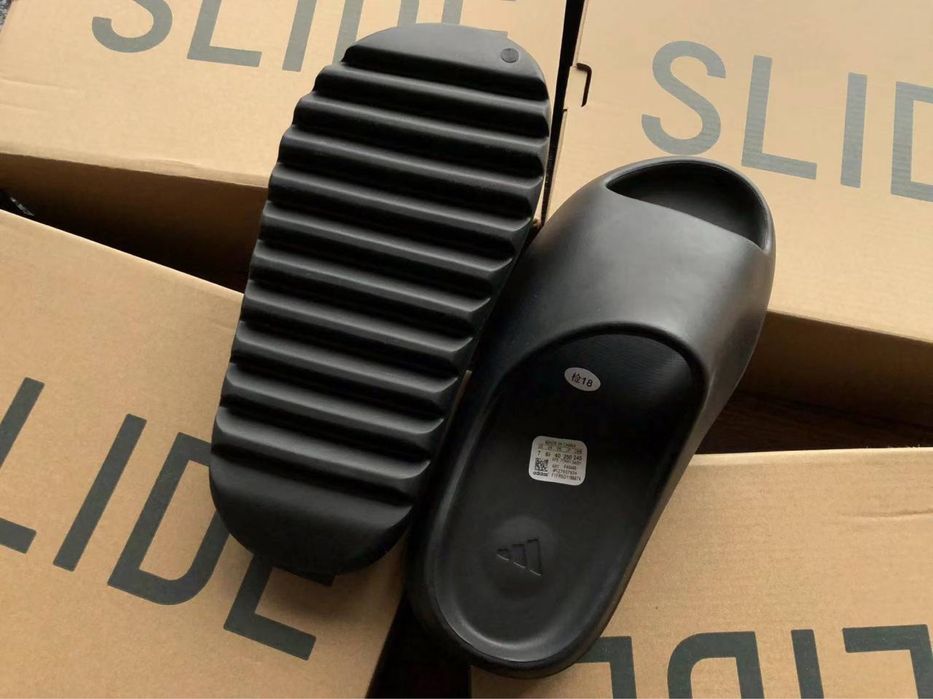 YEEZY SLIDES todos os tamanhos