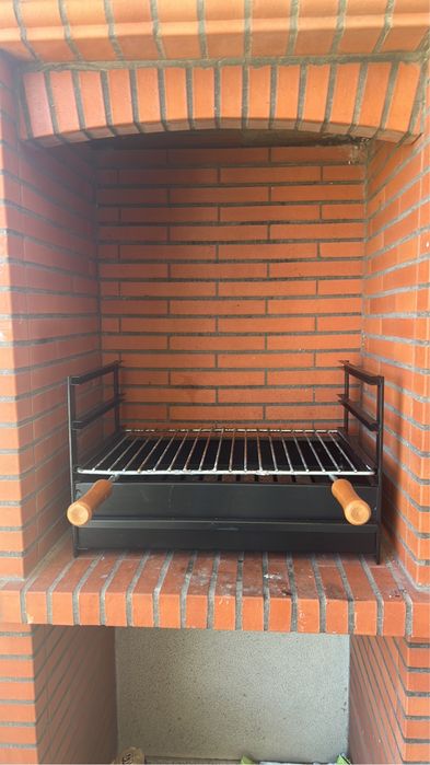 Muito novo GRELHADOR. Usado 5 vezes apenas.