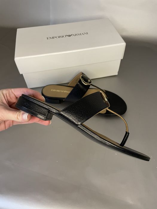 Вʼєтнамки Emporio Armani