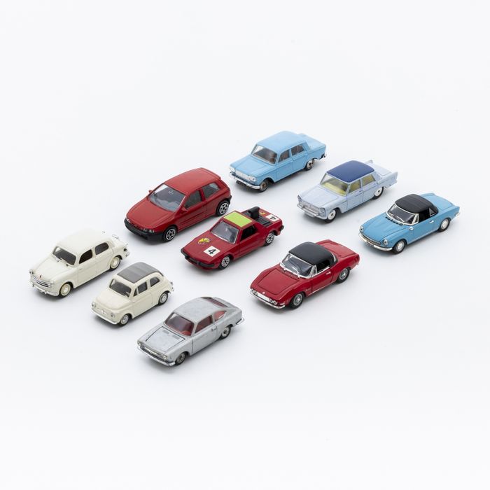Brinquedos - 9 Carros miniaturas da marca FIAT