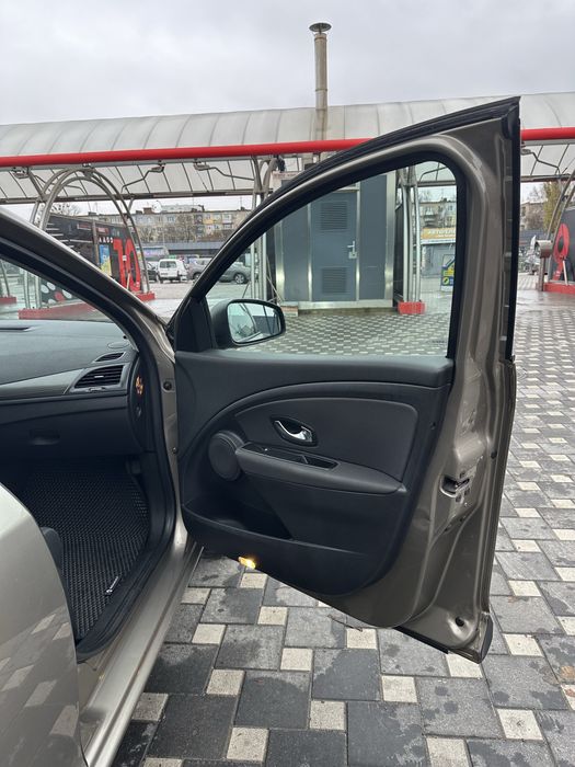 Renault Megane 1.6 бензин 2010