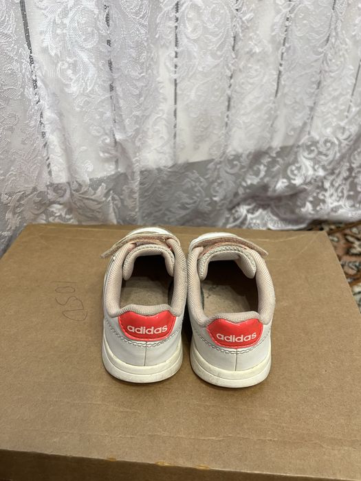 Дитячі кросівки Adidas, 25 розмір, на дівчинку