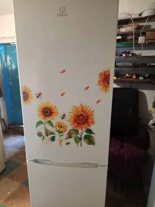 Продам холодильник Индезит