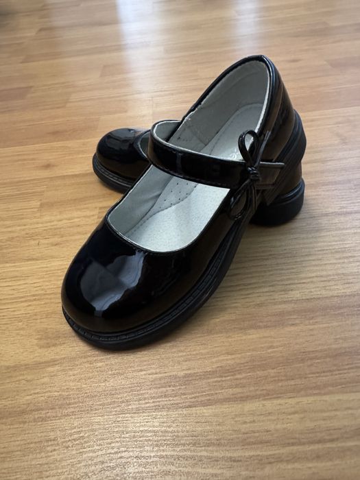 Туфельки лакові з бантиком